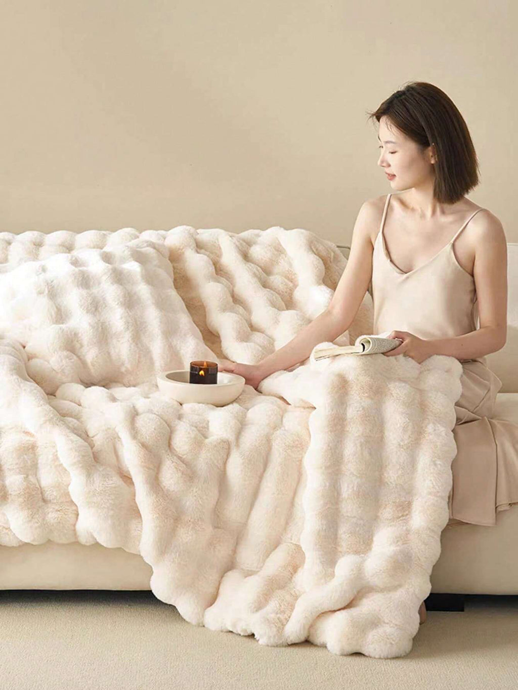 1Pc Double-Sided Plush Blanket, Soft Warm Faux Fur Luxury Style Throw for Multi-Purpose Use in Living Room, Bedroom and Sofa