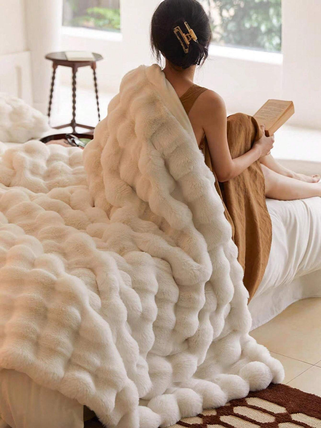 1Pc Double-Sided Plush Blanket, Soft Warm Faux Fur Luxury Style Throw for Multi-Purpose Use in Living Room, Bedroom and Sofa