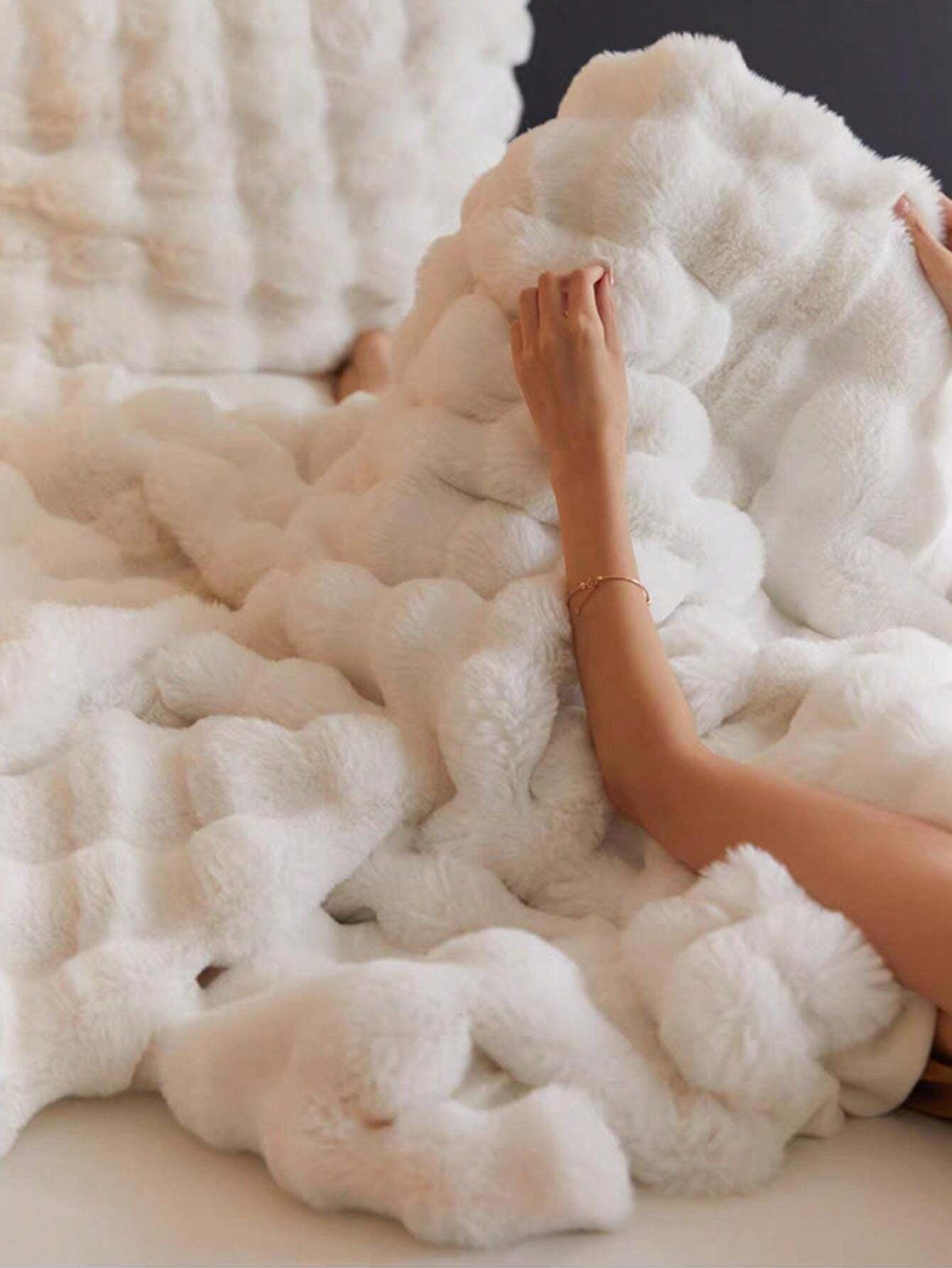 1Pc Double-Sided Plush Blanket, Soft Warm Faux Fur Luxury Style Throw for Multi-Purpose Use in Living Room, Bedroom and Sofa