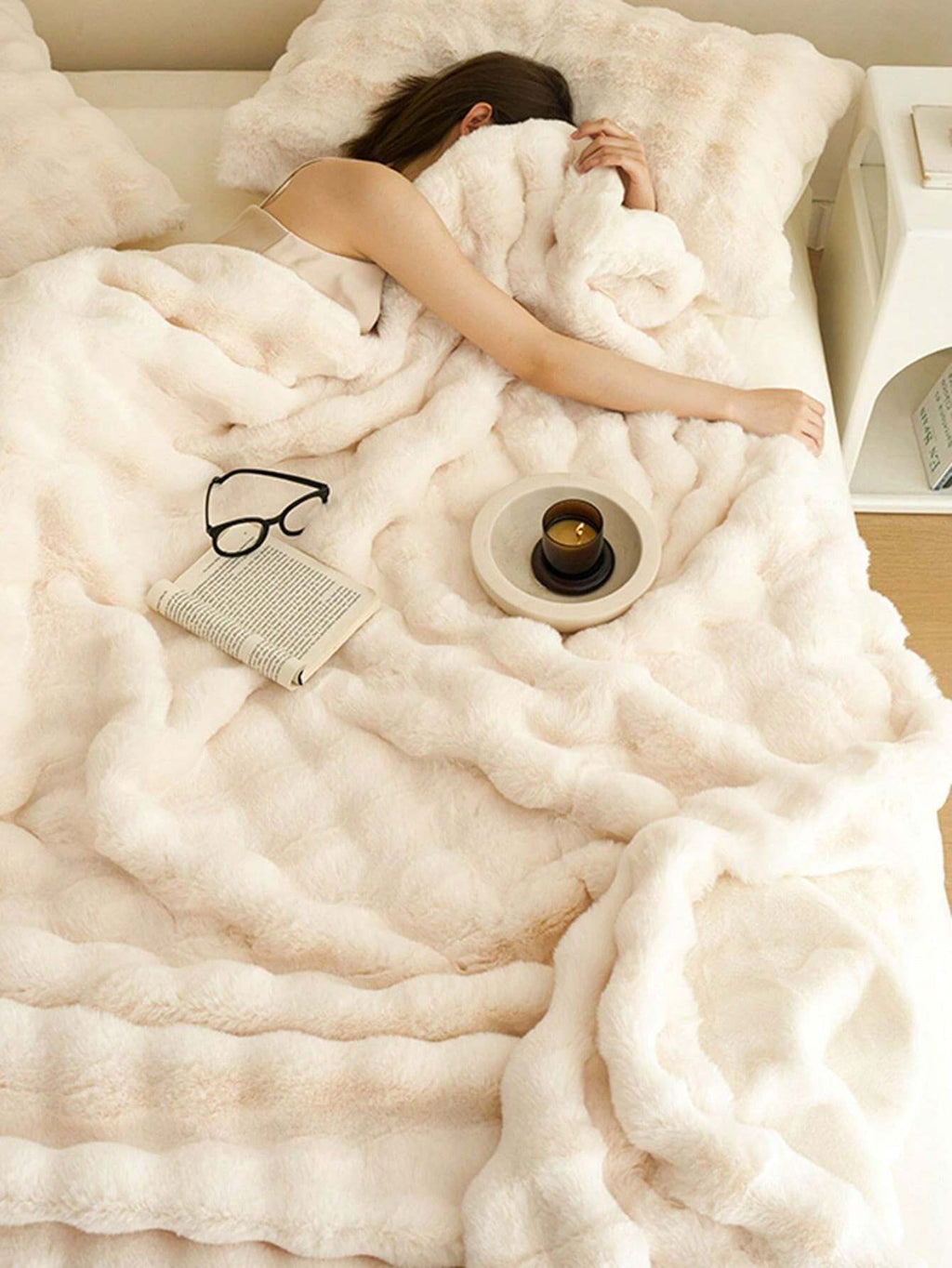 1Pc Double-Sided Plush Blanket, Soft Warm Faux Fur Luxury Style Throw for Multi-Purpose Use in Living Room, Bedroom and Sofa