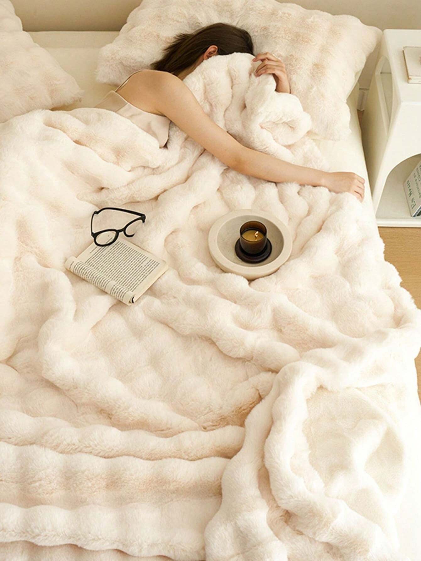 1Pc Double-Sided Plush Blanket, Soft Warm Faux Fur Luxury Style Throw for Multi-Purpose Use in Living Room, Bedroom and Sofa